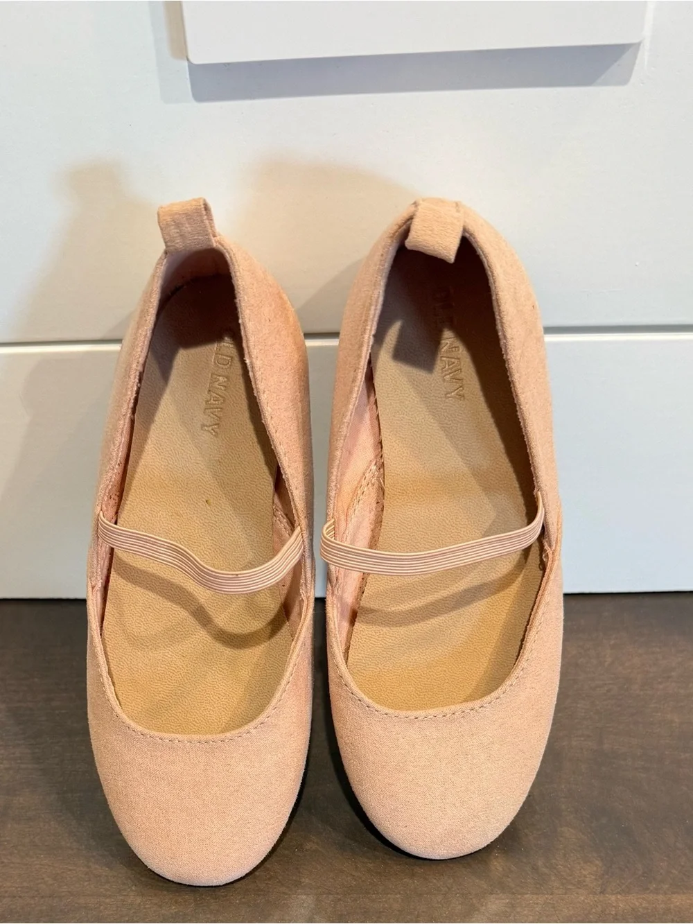 Old Navy Girls Nude/Blush Ballet Flats with Elastic Strap – Size 9